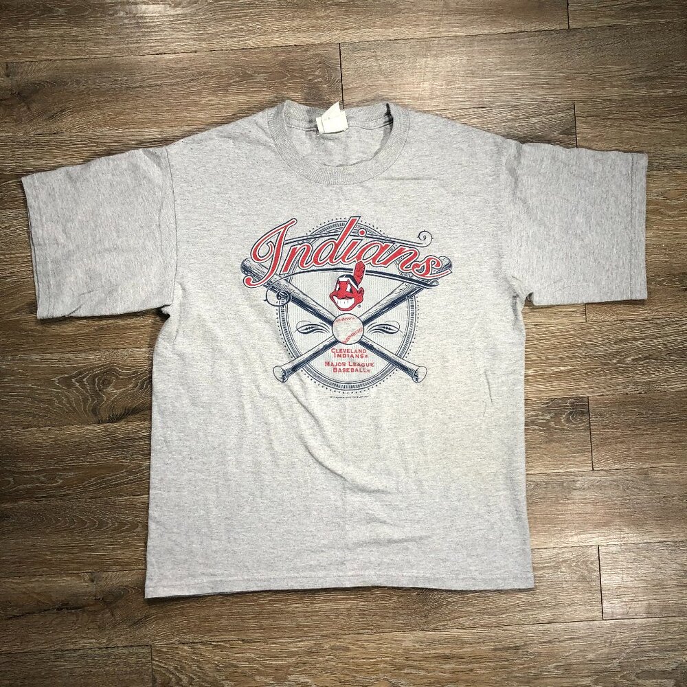 Cleveland Indians T-Shirt Mens Medium Lee Sport Vintage Cheif Wahoo Distressed